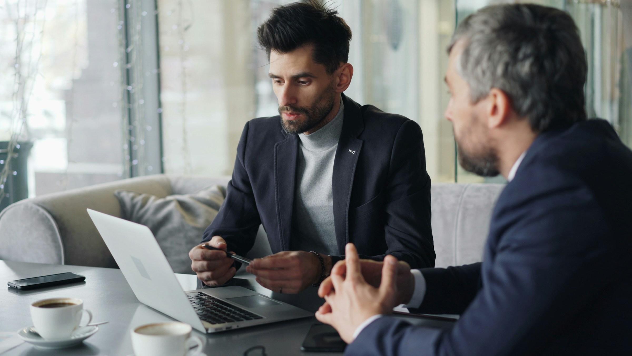 Choosing the Right Maintenance Partner for Busy Online Operations